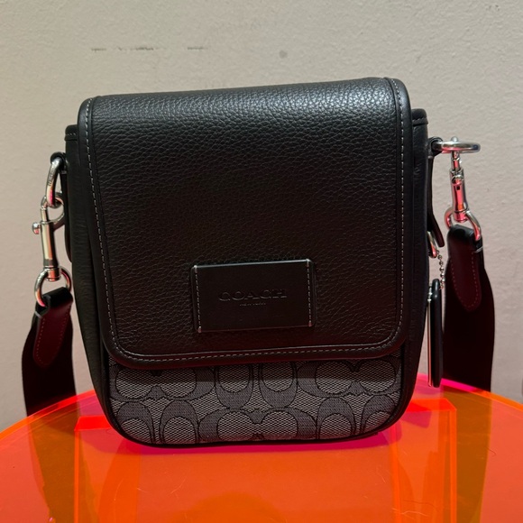 Coach lucas crossbody in signature jacquard with black pebbled leather EUC - Picture 2 of 9